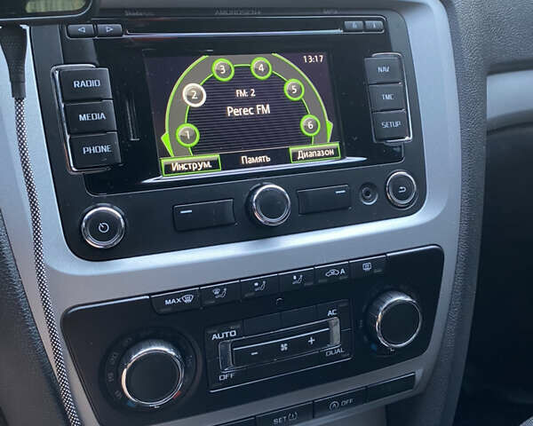 Черный Шкода Октавия, объемом двигателя 1.6 л и пробегом 269 тыс. км за 9200 $, фото 7 на Automoto.ua