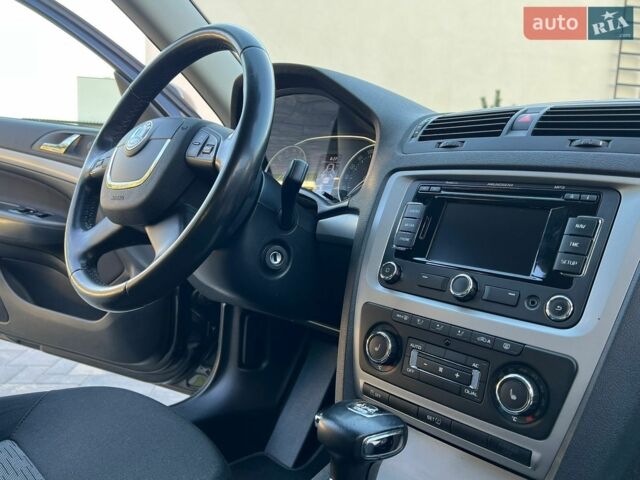 Черный Шкода Октавия, объемом двигателя 2 л и пробегом 223 тыс. км за 11600 $, фото 113 на Automoto.ua