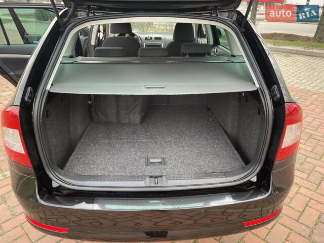 Черный Шкода Октавия, объемом двигателя 1.8 л и пробегом 210 тыс. км за 9150 $, фото 7 на Automoto.ua