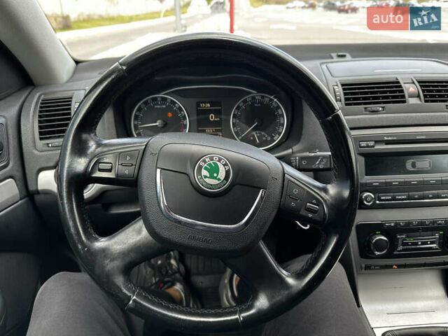 Чорний Шкода Октавія, об'ємом двигуна 1.97 л та пробігом 230 тис. км за 9500 $, фото 52 на Automoto.ua