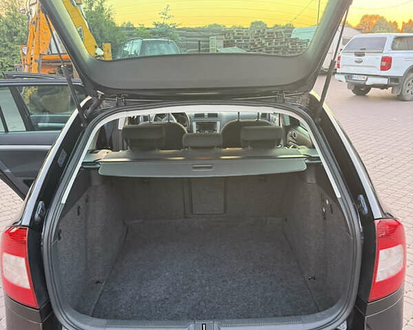 Черный Шкода Октавия, объемом двигателя 1.6 л и пробегом 255 тыс. км за 9100 $, фото 58 на Automoto.ua