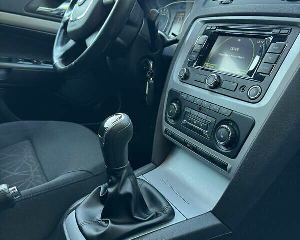 Шкода Октавия 2012 в Ровно на Automoto.ua Черный Шкода Октавия, объемом двигателя 1.6 л и пробегом 181 тыс. км за 9750 $, фото 29 на Automoto.ua