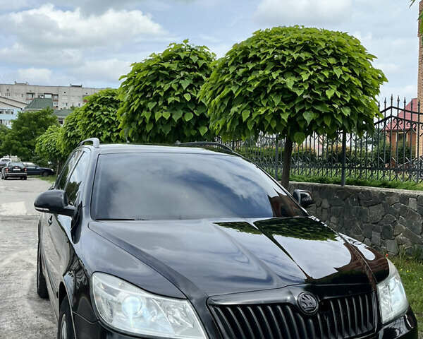Шкода Октавия 2012 в Житомире на Automoto.ua Черный Шкода Октавия, объемом двигателя 1.6 л и пробегом 269 тыс. км за 7999 $, фото 1 на Automoto.ua
