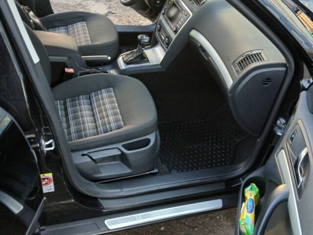 Черный Шкода Октавия, объемом двигателя 1.6 л и пробегом 240 тыс. км за 8800 $, фото 1 на Automoto.ua