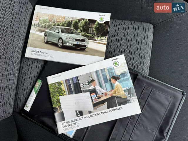 Черный Шкода Октавия, объемом двигателя 2 л и пробегом 229 тыс. км за 10200 $, фото 73 на Automoto.ua