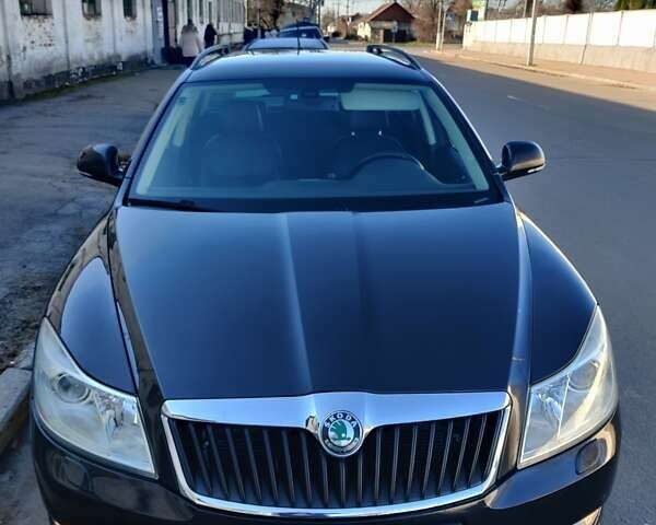 Черный Шкода Октавия, объемом двигателя 1.6 л и пробегом 208 тыс. км за 10700 $, фото 1 на Automoto.ua