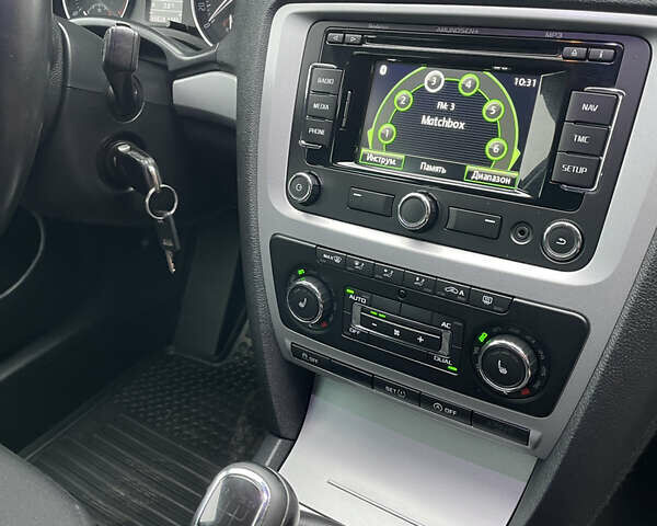 Чорний Шкода Октавія, об'ємом двигуна 1.6 л та пробігом 266 тис. км за 8000 $, фото 11 на Automoto.ua