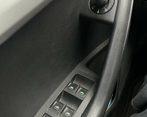 Шкода Октавия 2013 в Борисполе на Automoto.ua Черный Шкода Октавия, объемом двигателя 2 л и пробегом 355 тыс. км за 10500 $, фото 18 на Automoto.ua