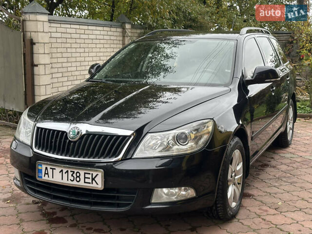 Черный Шкода Октавия, объемом двигателя 1.6 л и пробегом 299 тыс. км за 8200 $, фото 1 на Automoto.ua