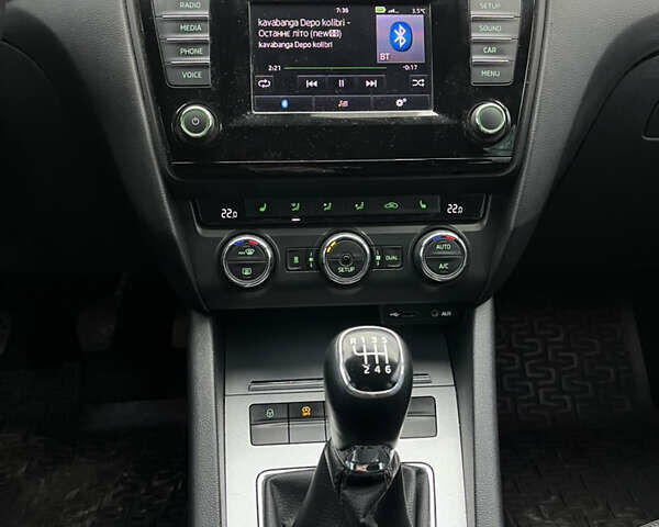 Шкода Октавия 2013 в Борисполе на Automoto.ua Черный Шкода Октавия, объемом двигателя 2 л и пробегом 355 тыс. км за 10500 $, фото 17 на Automoto.ua