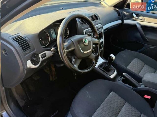 Черный Шкода Октавия, объемом двигателя 1.8 л и пробегом 178 тыс. км за 7300 $, фото 7 на Automoto.ua