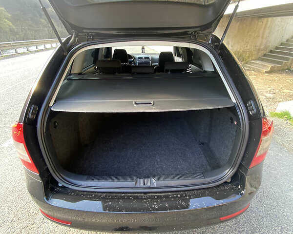 Черный Шкода Октавия, объемом двигателя 2 л и пробегом 350 тыс. км за 8700 $, фото 5 на Automoto.ua