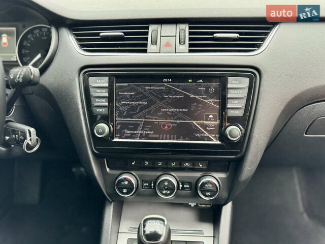 Черный Шкода Октавия, объемом двигателя 2 л и пробегом 301 тыс. км за 9999 $, фото 15 на Automoto.ua