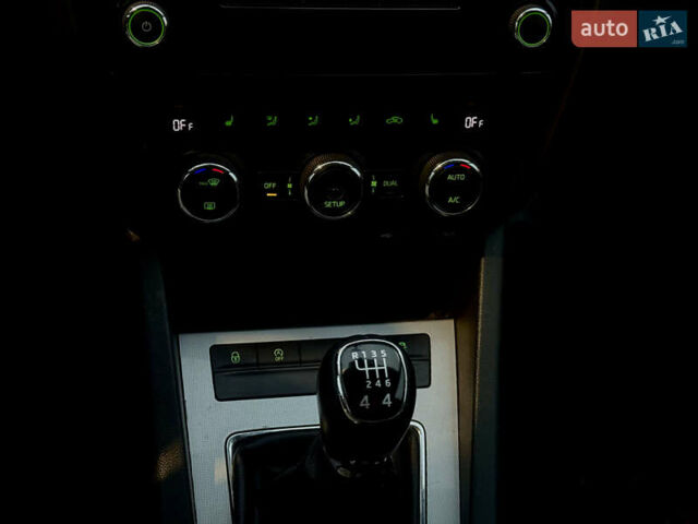 Черный Шкода Октавия, объемом двигателя 1.6 л и пробегом 335 тыс. км за 10000 $, фото 24 на Automoto.ua