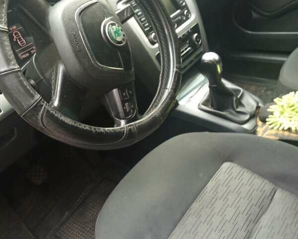 Черный Шкода Октавия, объемом двигателя 1.6 л и пробегом 270 тыс. км за 8500 $, фото 4 на Automoto.ua