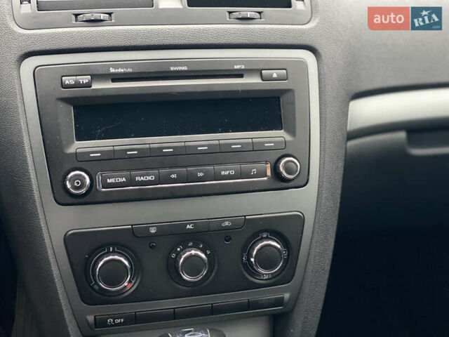 Черный Шкода Октавия, объемом двигателя 1.6 л и пробегом 258 тыс. км за 8500 $, фото 27 на Automoto.ua