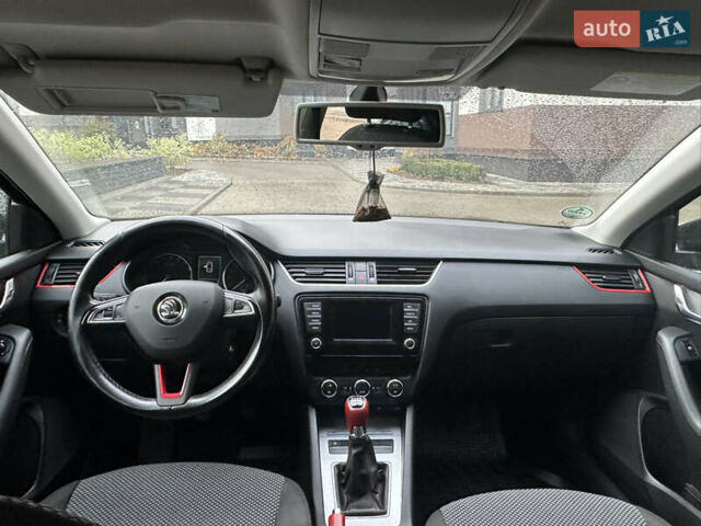 Черный Шкода Октавия, объемом двигателя 1.6 л и пробегом 240 тыс. км за 10500 $, фото 4 на Automoto.ua