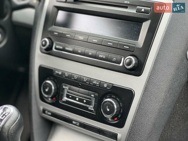 Черный Шкода Октавия, объемом двигателя 1.6 л и пробегом 238 тыс. км за 8100 $, фото 31 на Automoto.ua