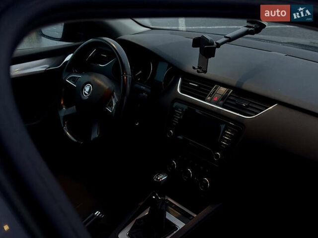 Черный Шкода Октавия, объемом двигателя 1.6 л и пробегом 335 тыс. км за 10000 $, фото 22 на Automoto.ua