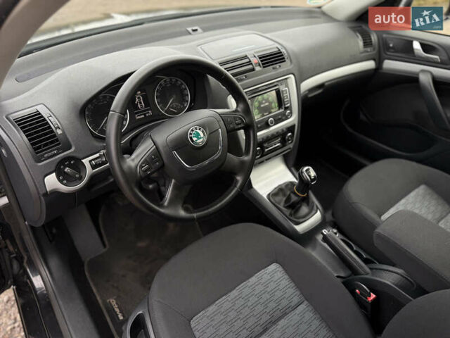 Черный Шкода Октавия, объемом двигателя 1.6 л и пробегом 208 тыс. км за 9100 $, фото 10 на Automoto.ua