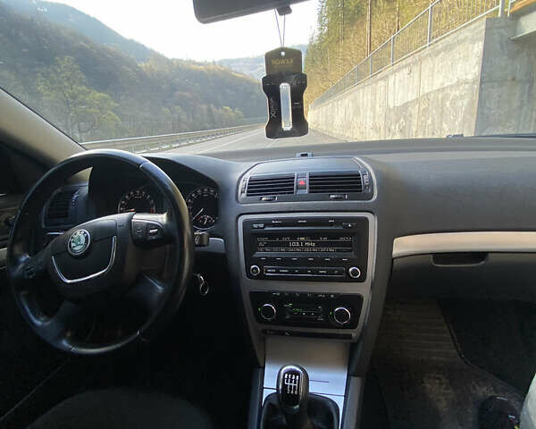 Черный Шкода Октавия, объемом двигателя 2 л и пробегом 350 тыс. км за 8700 $, фото 14 на Automoto.ua