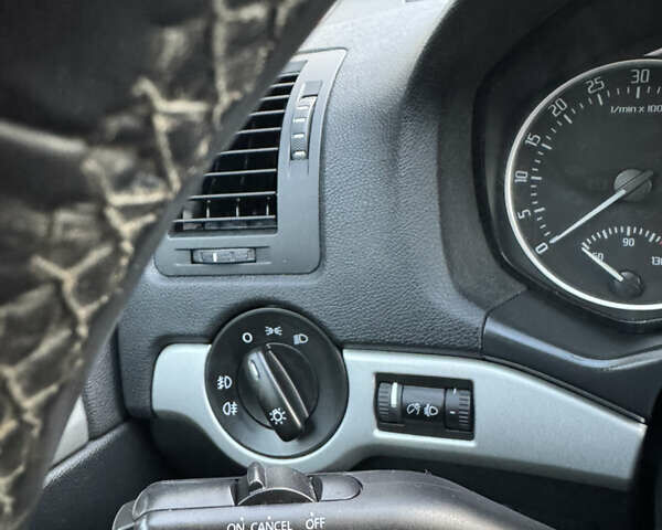 Черный Шкода Октавия, объемом двигателя 2 л и пробегом 217 тыс. км за 10550 $, фото 41 на Automoto.ua