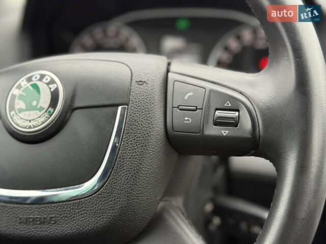 Черный Шкода Октавия, объемом двигателя 1.6 л и пробегом 246 тыс. км за 8900 $, фото 5 на Automoto.ua