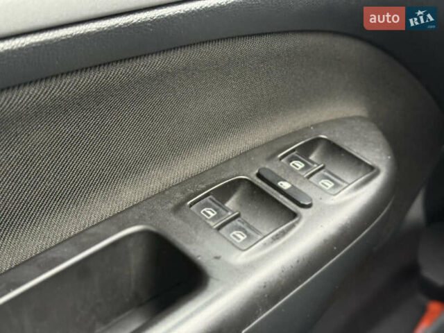 Черный Шкода Октавия, объемом двигателя 1.6 л и пробегом 246 тыс. км за 8900 $, фото 4 на Automoto.ua