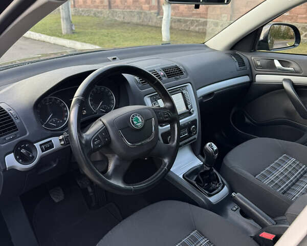 Черный Шкода Октавия, объемом двигателя 2 л и пробегом 217 тыс. км за 10550 $, фото 29 на Automoto.ua