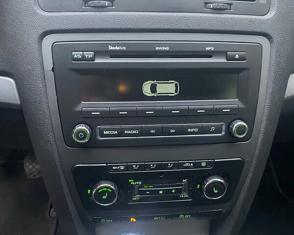 Чорний Шкода Октавія, об'ємом двигуна 1.6 л та пробігом 236 тис. км за 9000 $, фото 40 на Automoto.ua