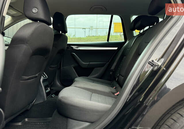 Черный Шкода Октавия, объемом двигателя 1.6 л и пробегом 257 тыс. км за 11150 $, фото 25 на Automoto.ua