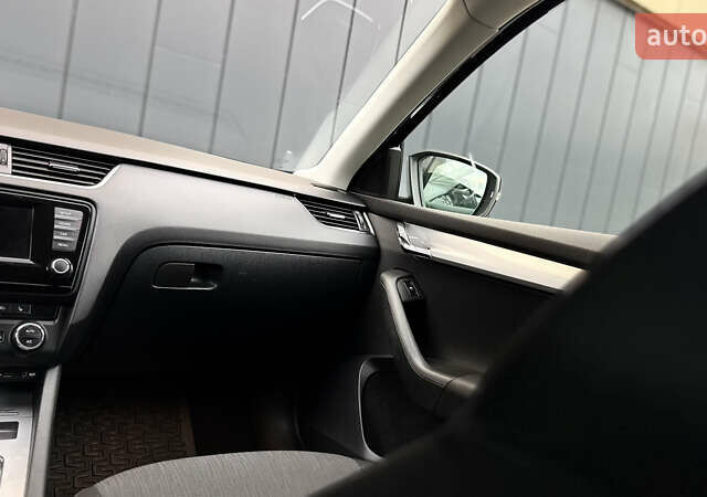 Черный Шкода Октавия, объемом двигателя 1.6 л и пробегом 257 тыс. км за 11150 $, фото 36 на Automoto.ua