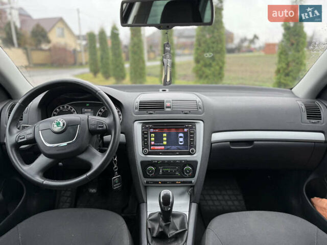 Черный Шкода Октавия, объемом двигателя 1.6 л и пробегом 246 тыс. км за 8900 $, фото 14 на Automoto.ua