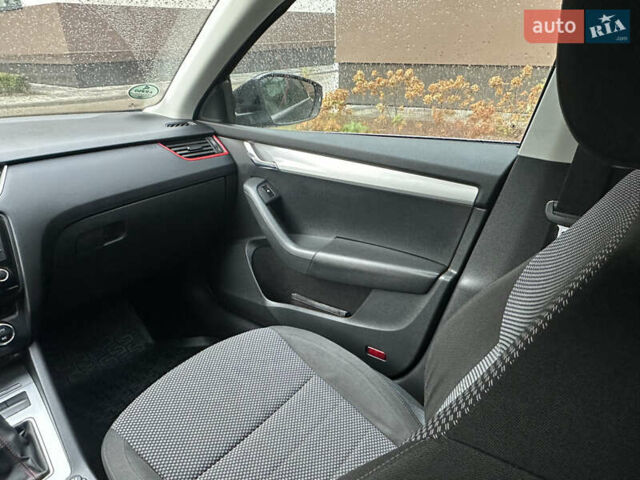 Черный Шкода Октавия, объемом двигателя 1.6 л и пробегом 240 тыс. км за 10500 $, фото 14 на Automoto.ua