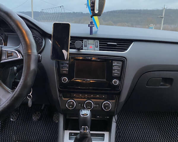 Чорний Шкода Октавія, об'ємом двигуна 1.6 л та пробігом 338 тис. км за 9300 $, фото 14 на Automoto.ua