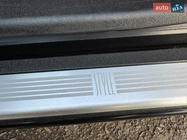 Черный Шкода Октавия, объемом двигателя 2 л и пробегом 217 тыс. км за 10550 $, фото 76 на Automoto.ua