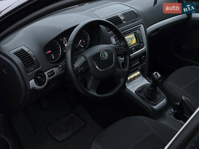 Черный Шкода Октавия, объемом двигателя 1.6 л и пробегом 132 тыс. км за 8450 $, фото 6 на Automoto.ua