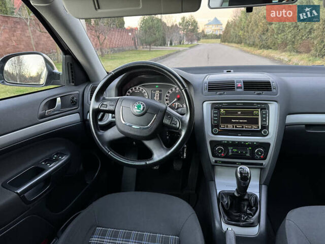 Черный Шкода Октавия, объемом двигателя 2 л и пробегом 217 тыс. км за 10550 $, фото 43 на Automoto.ua