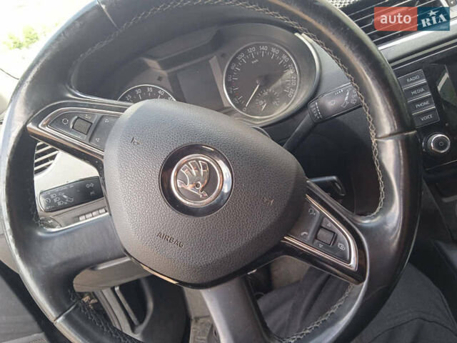 Черный Шкода Октавия, объемом двигателя 2 л и пробегом 350 тыс. км за 9500 $, фото 5 на Automoto.ua