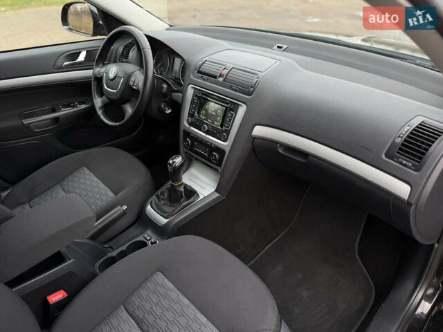 Черный Шкода Октавия, объемом двигателя 1.6 л и пробегом 208 тыс. км за 9100 $, фото 26 на Automoto.ua