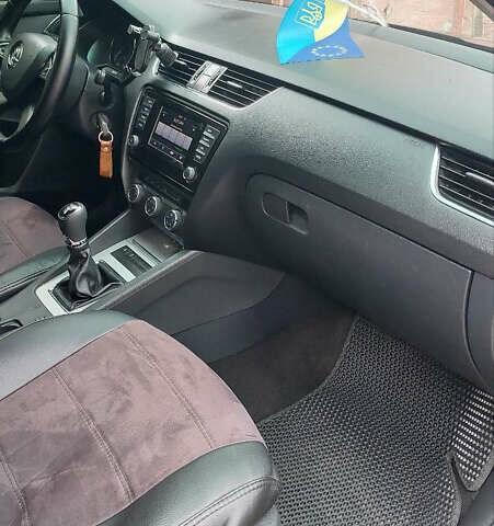 Чорний Шкода Октавія, об'ємом двигуна 1.6 л та пробігом 290 тис. км за 9999 $, фото 10 на Automoto.ua