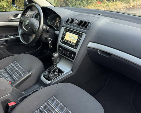 Черный Шкода Октавия, объемом двигателя 2 л и пробегом 217 тыс. км за 10550 $, фото 55 на Automoto.ua