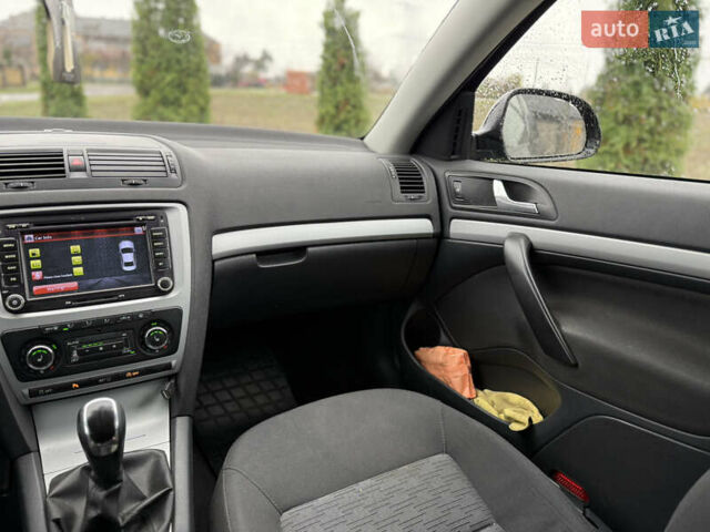 Черный Шкода Октавия, объемом двигателя 1.6 л и пробегом 246 тыс. км за 8900 $, фото 19 на Automoto.ua