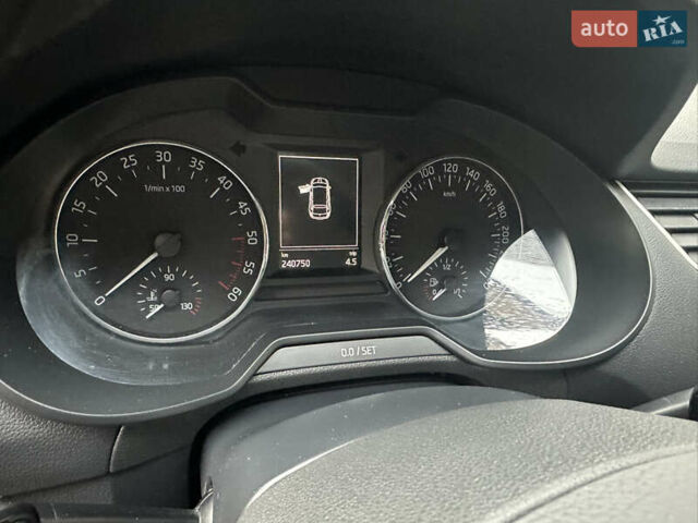 Черный Шкода Октавия, объемом двигателя 1.6 л и пробегом 240 тыс. км за 10500 $, фото 7 на Automoto.ua