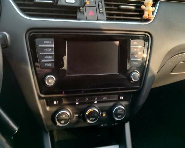 Черный Шкода Октавия, объемом двигателя 1.6 л и пробегом 280 тыс. км за 10900 $, фото 3 на Automoto.ua