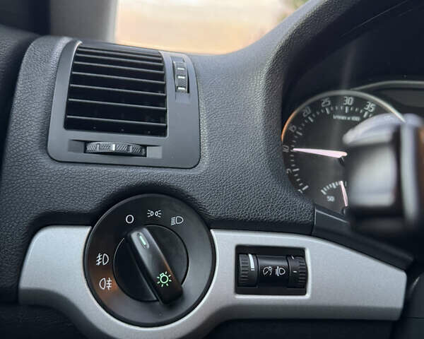 Черный Шкода Октавия, объемом двигателя 2 л и пробегом 217 тыс. км за 10550 $, фото 35 на Automoto.ua