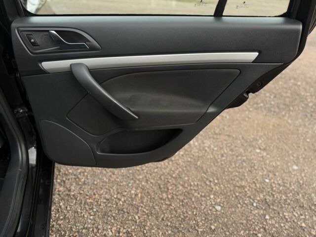 Чорний Шкода Октавія, об'ємом двигуна 1.6 л та пробігом 208 тис. км за 8999 $, фото 20 на Automoto.ua