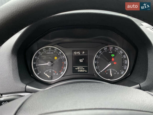 Черный Шкода Октавия, объемом двигателя 1.6 л и пробегом 258 тыс. км за 8500 $, фото 14 на Automoto.ua