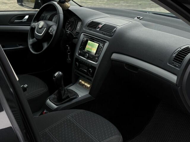 Чорний Шкода Октавія, об'ємом двигуна 1.6 л та пробігом 132 тис. км за 8300 $, фото 9 на Automoto.ua