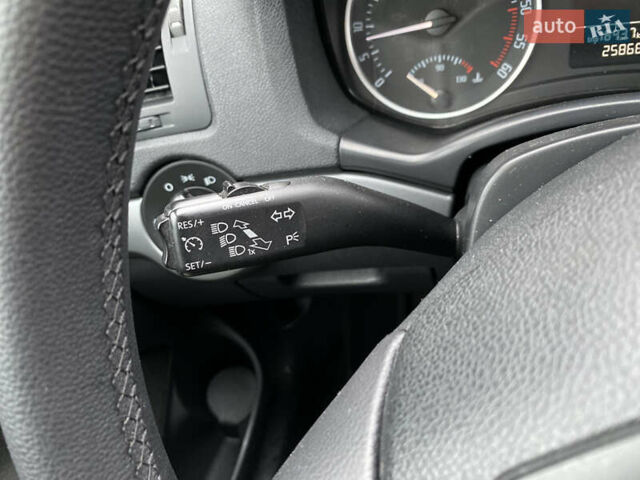 Черный Шкода Октавия, объемом двигателя 1.6 л и пробегом 258 тыс. км за 8500 $, фото 30 на Automoto.ua